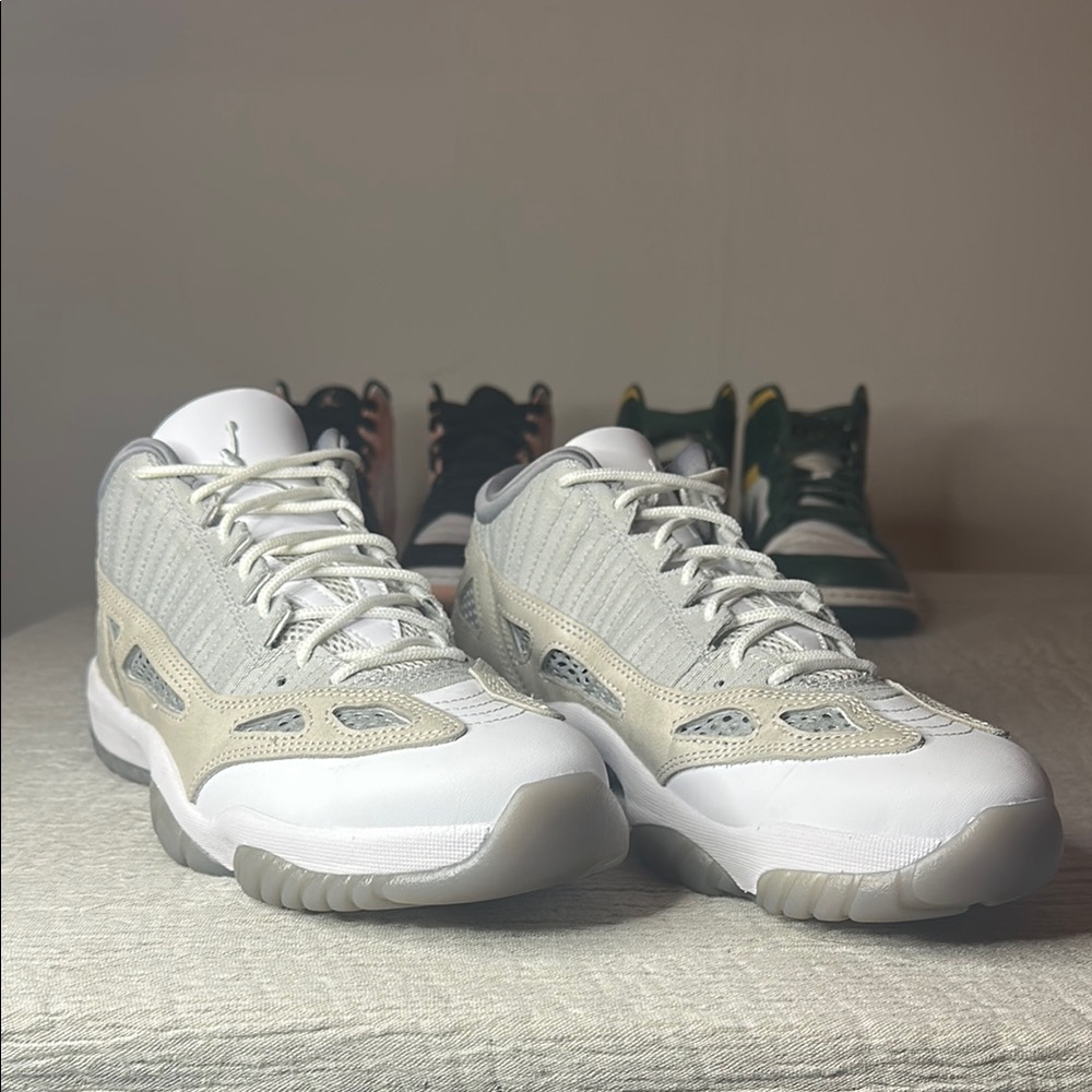 Air Jordan 11 Retro Low IE